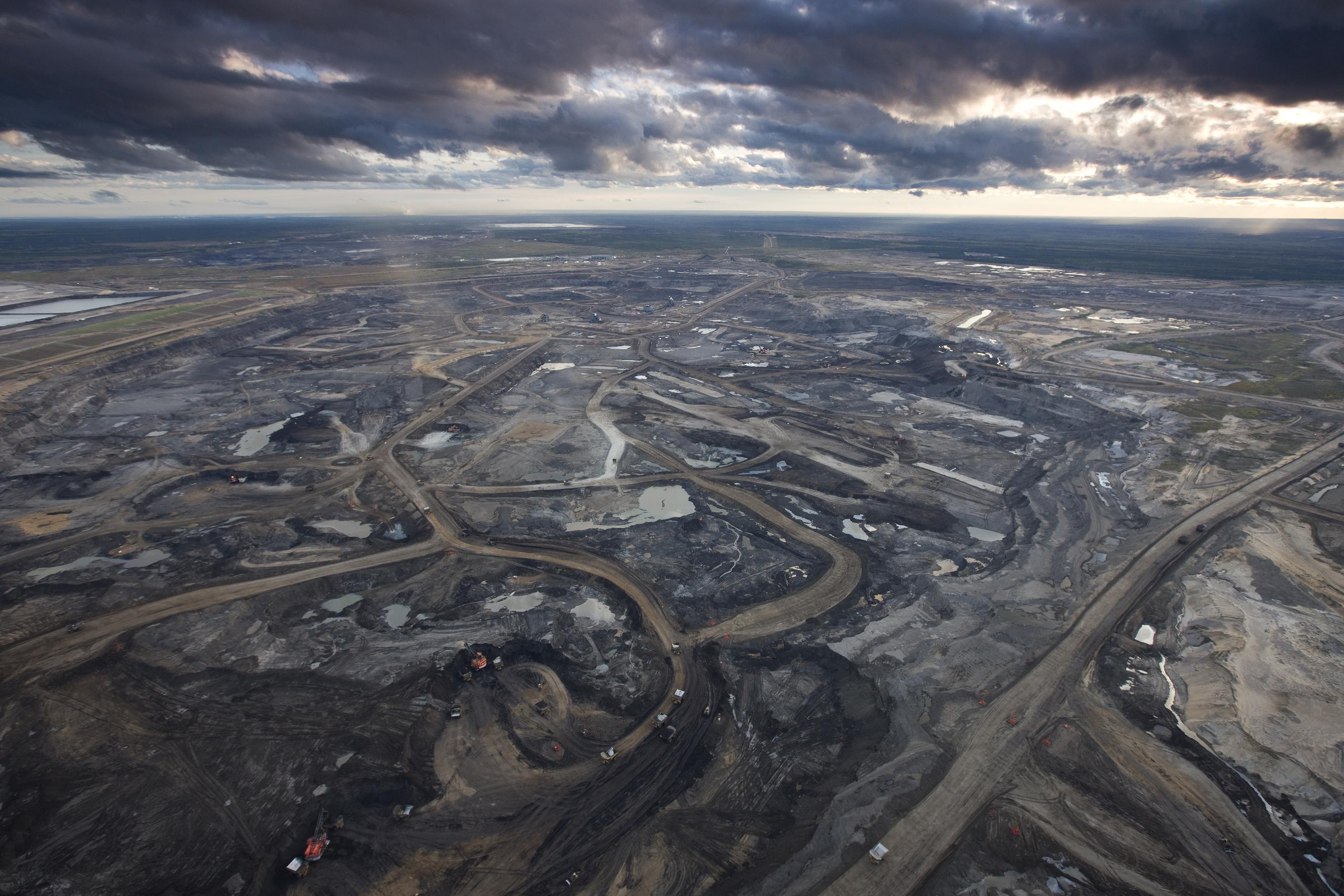 oils sands with tailings ponds
