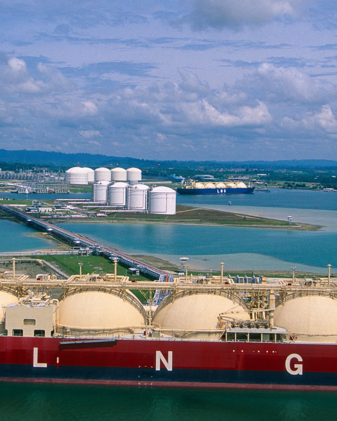 Canada’s LNG Gamble: Climate Risks, Market Volatility, and Domestic Cost Concerns